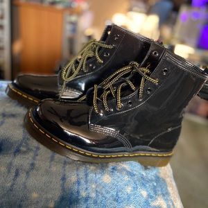DOC MARTEN PATENT LEATHER BOOTS SIZE 11 MENS US